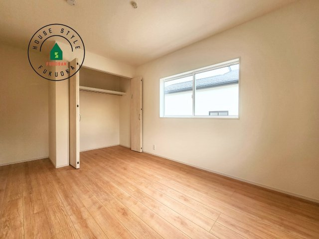 福岡市南区屋形原1丁目第1-2棟（2号棟）の内観：施工例|採光良好な洋室は全居室、複層ガラスの遮熱効果と断熱効果で、一年中快適に過ごせます。