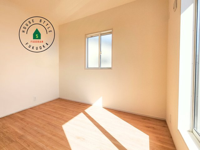 福岡市南区屋形原1丁目第1-2棟（2号棟）の内観：施工例|穏やかな光が差し込む室内には、穏やかな時間が流れます。