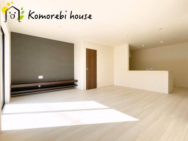 鴻巣市鴻巣第2　新築一戸建て　リーブルガーデン　03の居間・リビング|ゆったりとした居間です