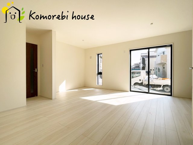 鴻巣市鴻巣第2　新築一戸建て　リーブルガーデン　03の居間・リビング|居間です