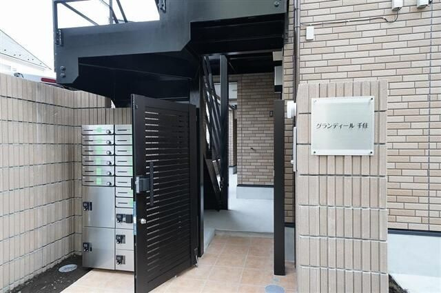 グランディール千住のエントランス