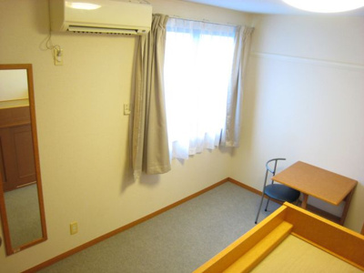 【居間・リビング】 | パピーズスプリング | 1階はフローリング、2階以上はカーペットタイプとなります。
