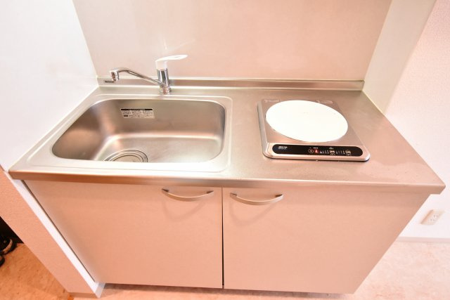 モンラッシェのキッチン|コンパクトなキッチンで掃除もラクラク