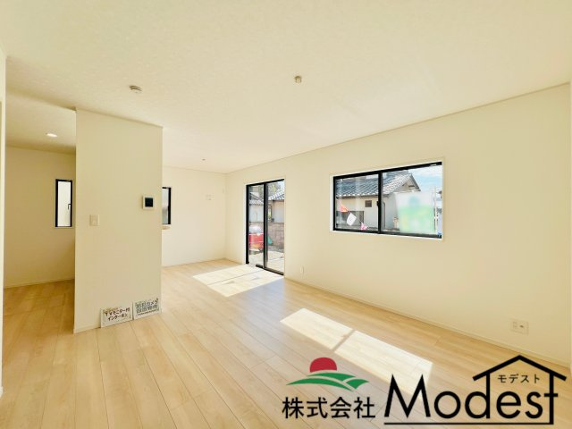 前橋市茂木町の居間・リビング|明るいリビングは、16帖で広々空間♪