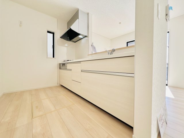 前橋市茂木町のキッチン|ご家族でお料理も楽しめる、作業スペース広々キッチン♪