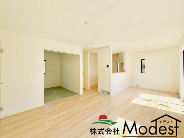 前橋市茂木町の居間・リビング|家具の配置も考えやすく、ご家族も自然と集まるリビング♪