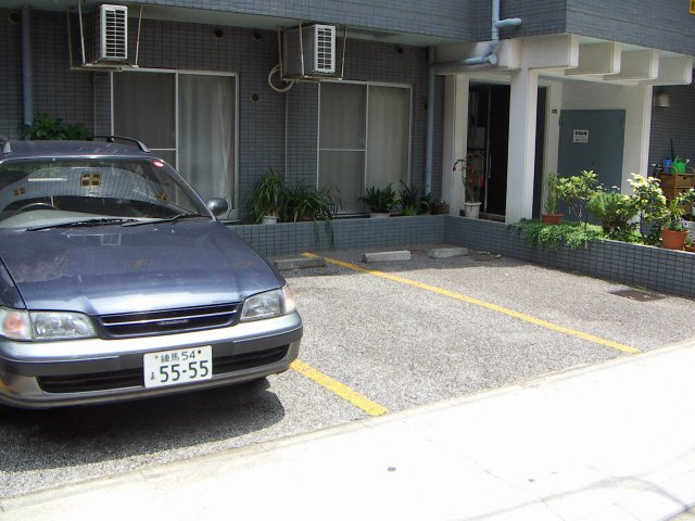 【駐車場】