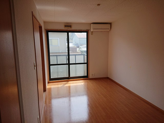 グリーンハイツ南登町の居間・リビング