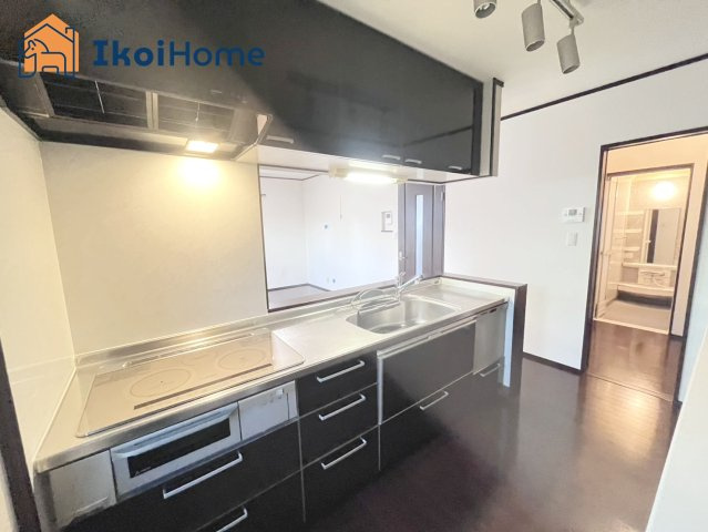 神戸市西区白水2丁目　中古戸建のキッチン|【ホームページに現地動画掲載中】●年中無休：当日予約可●IHキッチンはお手入れが簡単で高火力です。