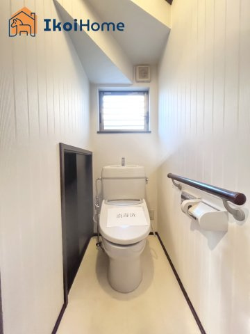神戸市西区白水2丁目　中古戸建のトイレ|【ホームページに現地動画掲載中】●年中無休：当日予約可●小窓ございますので通気換気良好です。