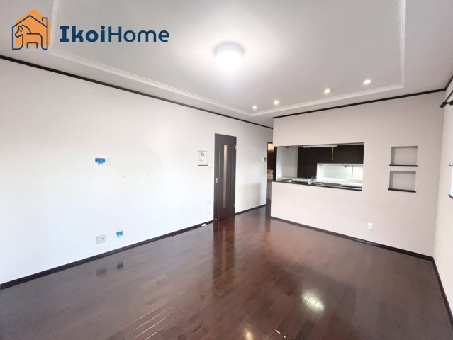 神戸市西区白水2丁目　中古戸建の居間・リビング|【ホームページに現地動画掲載中】●年中無休：当日予約可●リビングは長方形で家具を配置しやすい間取り。