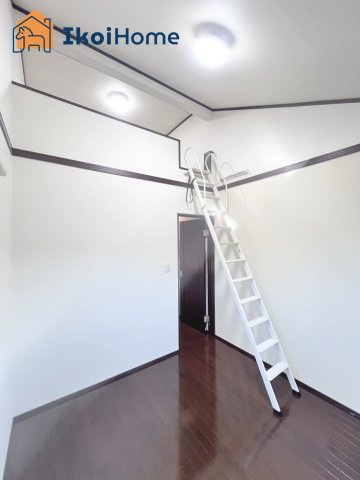 神戸市西区白水2丁目　中古戸建の子供部屋|【ホームページに現地動画掲載中】●年中無休：当日予約可●ロフトは収納として活用でき、開放感があります