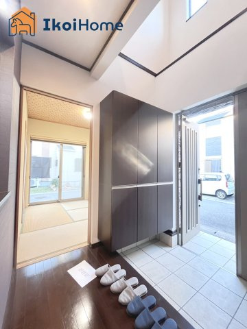 神戸市西区白水2丁目　中古戸建の玄関|【ホームページに現地動画掲載中】●年中無休：当日予約可●玄関は靴を沢山収納できるシューズボックス完備