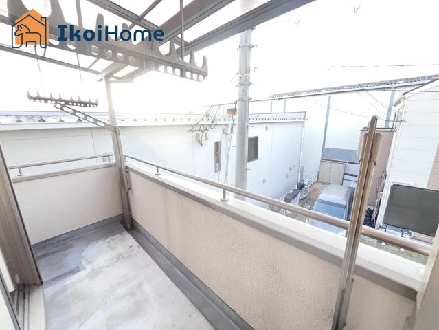 神戸市西区白水2丁目　中古戸建のバルコニー|【ホームページに現地動画掲載中】●年中無休：当日予約可●バルコニーは屋根がついているので安心です。