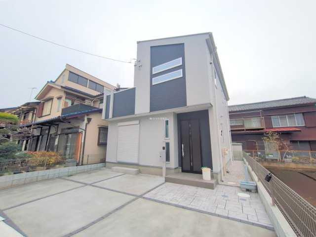 富士見市関沢３丁目の新築一戸建の外観|2025年12月撮影　
みずほ台駅徒歩12分・鶴瀬駅徒歩15分　2駅利用可能で通勤・通学に便利！
資料請求やご見学などお気軽にお問い合わせください。