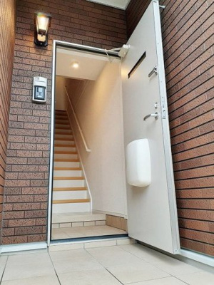 【玄関】 | プリートビラ | 明るい玄関です