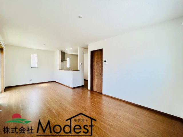 高崎市浜尻町の居間・リビング|明るく開放的なリビングはご家族も自然と集まる空間♪