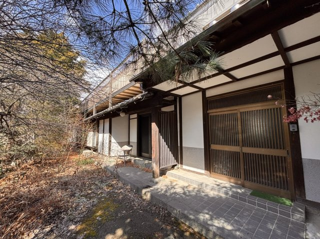 【10部屋以上×大型駐車場付き】長野県上田市上塩尻　社宅向き中古戸建ての外観|外はこのようになっています