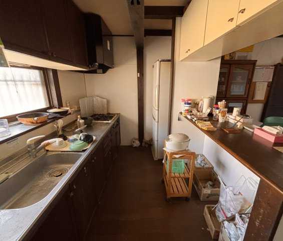 【10部屋以上×大型駐車場付き】長野県上田市上塩尻　社宅向き中古戸建てのキッチン|キッチンでお料理をお楽しみください
