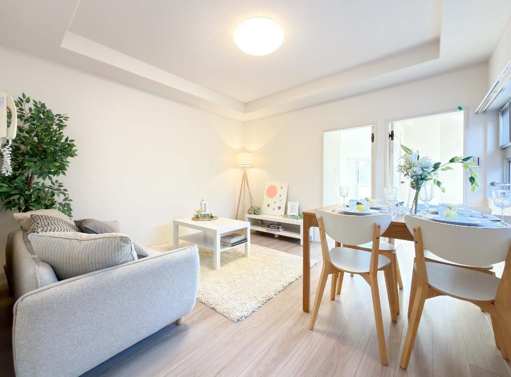 調布市下石原３丁目の中古マンションの居間・リビング