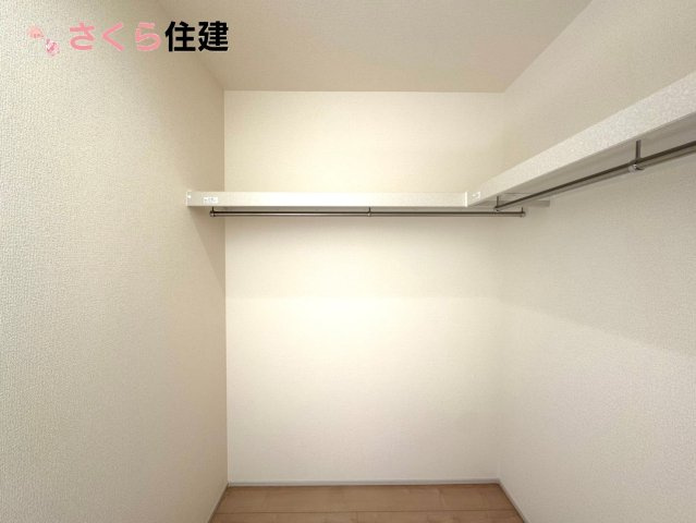 リーブルガーデン　第1小山中久喜　１号棟の収納|衣類はもちろん、お子様との思い出もたっぷりしまえるウォークインクローゼット
