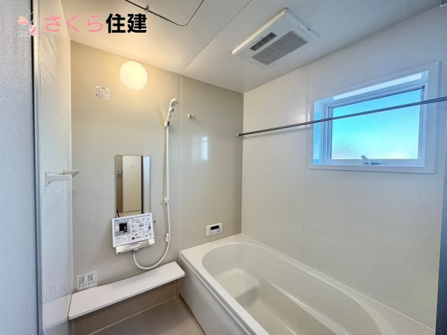 リーブルガーデン　第1小山中久喜　１号棟の浴室|梅雨の時期は大活躍の浴室乾燥機！家族の数だけ増える洗濯物もしっかり乾かせます