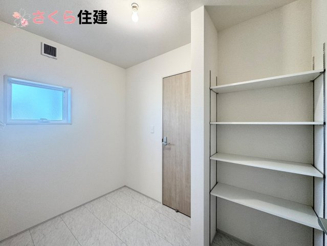 リーブルガーデン　第1小山中久喜　１号棟のランドリースペース|洗面台横にランドリーコーナーもゆったり。ドラム式も置ける余裕です。