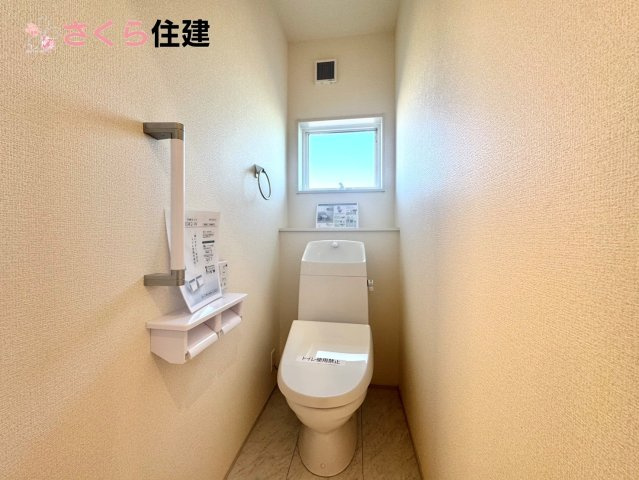リーブルガーデン　第1小山中久喜　１号棟のトイレ|トイレは各階完備。夜、トイレに起きても、2階の寝室から1階のトイレに降りる必要はありません。
