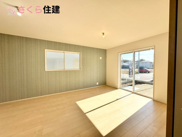 リーブルガーデン　第1小山中久喜　１号棟の居間・リビング|広々16帖LDLは南向きで日当たり良好。ゆったりとした時間の流れる開放的なくつろぎの空間