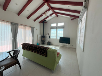 【居間・リビング】 | 東金市季美の森東２丁目　戸建 | LDK：約30.0帖　大勢でも広々した空間です。