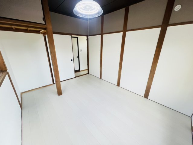 妙法寺字牛ノ子戸建の居間・リビング
