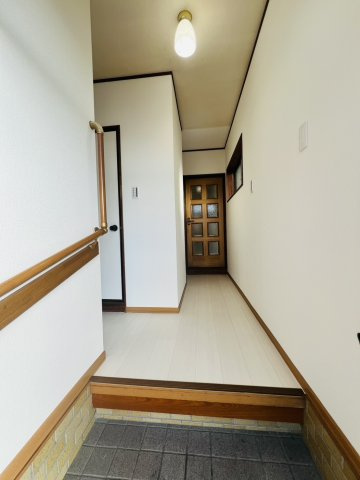 妙法寺字牛ノ子戸建の玄関