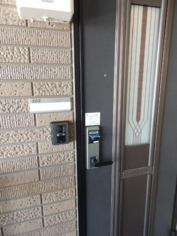 ソシア寿正の玄関|玄関ドア＆カードキー錠