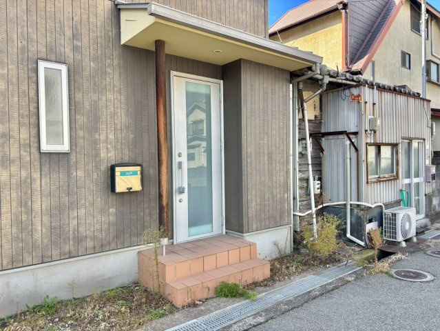 三和町戸建のエントランス