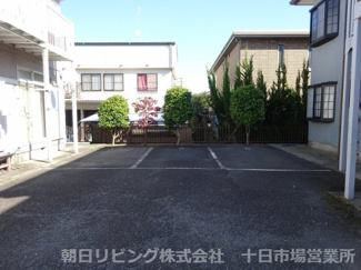 【駐車場】