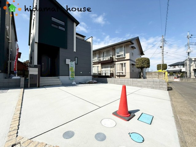 上尾市原市14期　新築戸建　ブルーミング01の前面道路含む現地写真