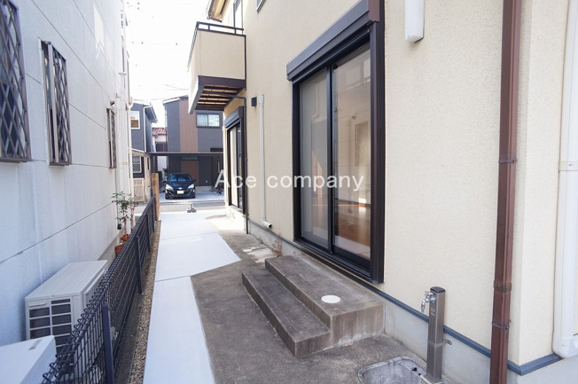 【庭】 | 八尾市緑ヶ丘5丁目 | ゆとりのガーデニングスペースあります♪キッチンサイドでこちらからゴミ捨ても可能♪水栓完備です♪