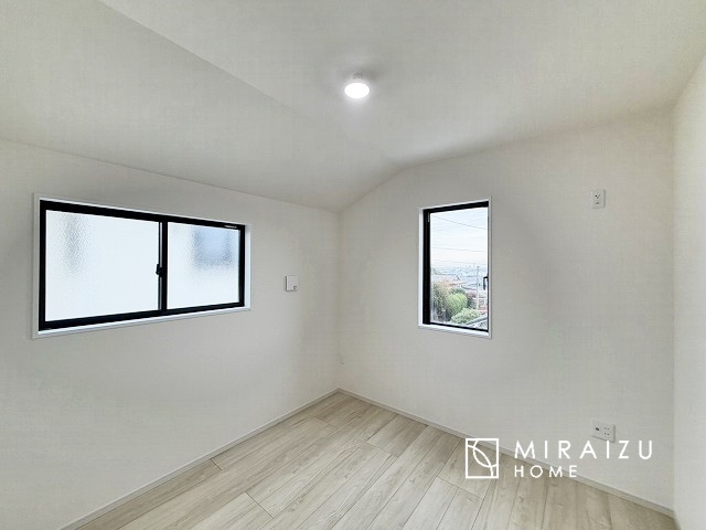 【子供部屋】 | 日当たりの良いお家は嬉しいですよね。それぞれ価値観が分かれる箇所です、実際に内覧して日当たりの心地よさをご体感下さいね♪