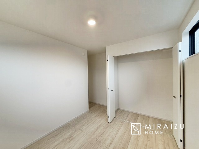 【寝室】 | 建物完成につき、実際のお部屋をごゆっくりご見学いただけます。お休みの日にご家族で見学はいかがでしょう。