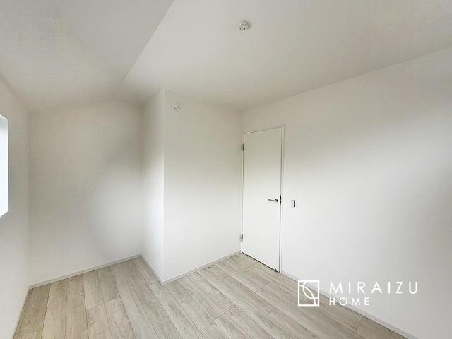 【洋室】 | 平日・休日問わず、いつでもご見学が出来ます♪☆実際に見て、触れて感じる安心のお住まい探しを体験して下さい♪☆物件情報だけでなく、地域の特色などなどエリア情報もお伝え出来たら嬉しいです♪