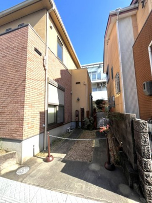【駐車場】 | ■100万円値下げしました■空家になりました■茨木市大池２丁目 | ■ハイルーフ車も止められます