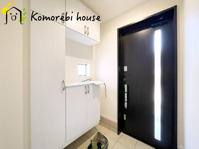 北本宮内　2期　新築一戸建て　ハートフルタウン　Gの玄関|明るい玄関です