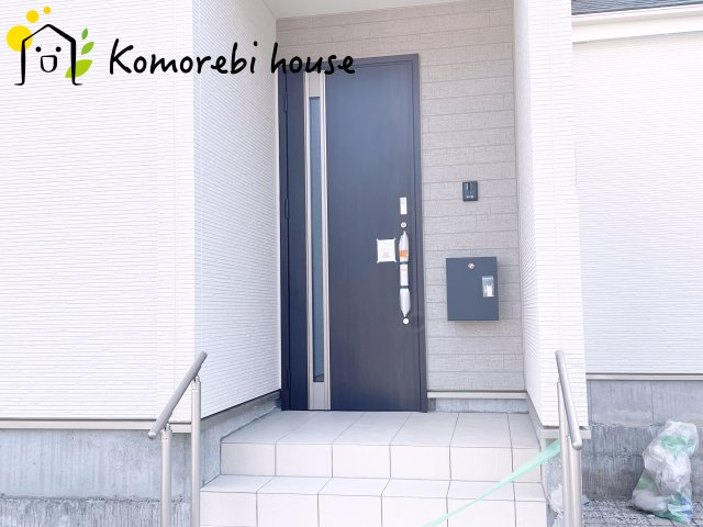 北本宮内　2期　新築一戸建て　ハートフルタウン　Gの玄関|明るい玄関です