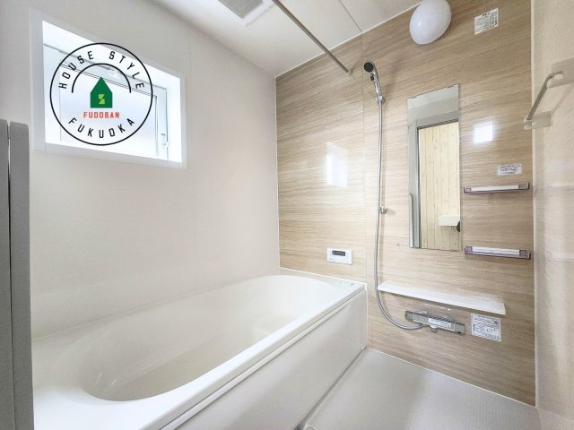 福岡市早良区有田5丁目第1-2棟（2号棟）の内観：施工例|1日の疲れを癒してくれる広々バスルーム。雨の日のお洗濯にも大活躍な浴室乾燥機付です！