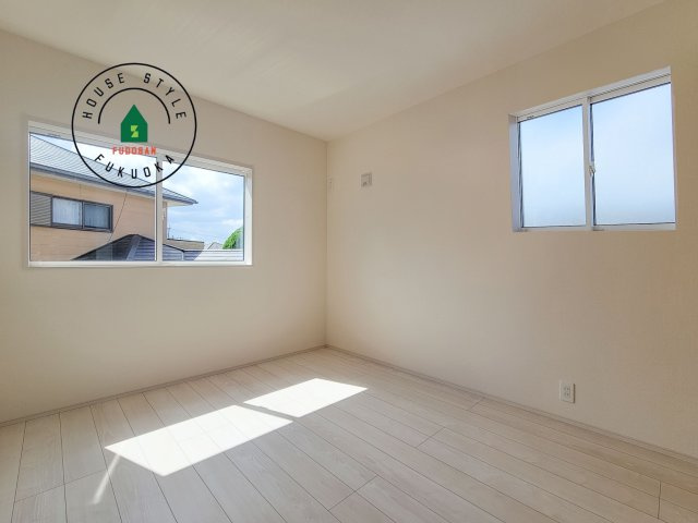 福岡市早良区有田5丁目第1-2棟（2号棟）の内観：施工例|採光良好な洋室は全居室、複層ガラスの遮熱効果と断熱効果で、一年中快適に過ごせます。