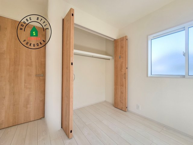 福岡市早良区有田5丁目第1-2棟（2号棟）の内観：施工例|穏やかな光が差し込む室内には、穏やかな時間が流れます。