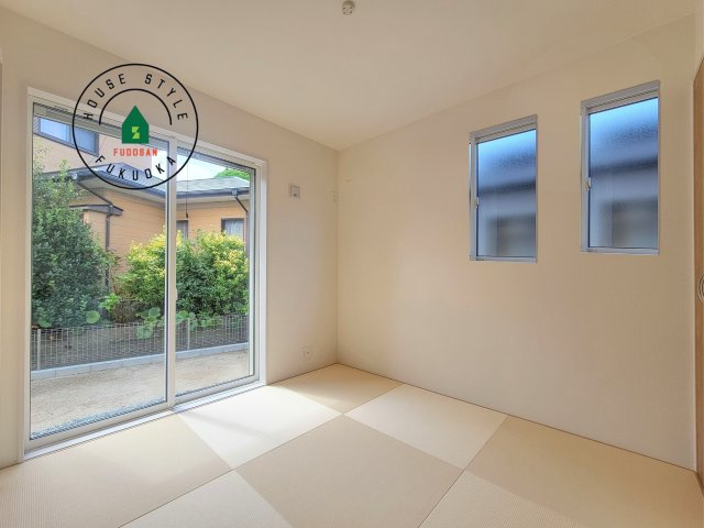 福岡市早良区有田5丁目第1-2棟（2号棟）の内観：施工例|和室を上手に活用すると暮らし方の幅が広がります。例えば普段は開け放して、子供の小さいうちはお昼寝や遊びのスペースに。畳はソフトなので転んでもケガをしにくく安心です