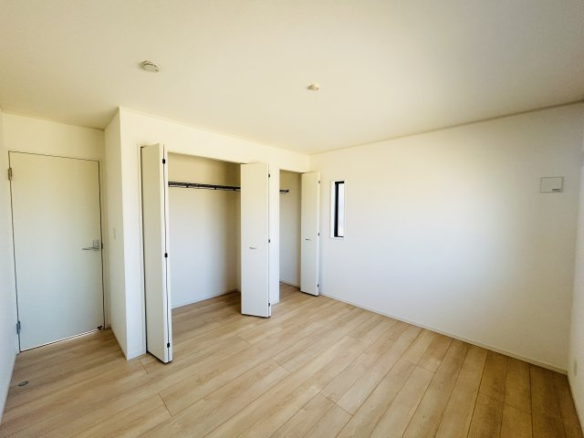 新築　前橋市粕川町新屋第2　クレイドルガーデン　1号棟の収納|現地写真　それぞれのお部屋に収納スペースがあるのでお片付け上手で室内もスッキリ♪
