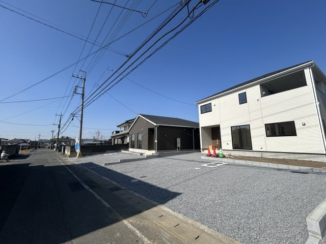 新築　前橋市粕川町新屋第2　クレイドルガーデン　1号棟の前面道路含む現地写真|現地写真　南側接道幅員約5.3ｍ