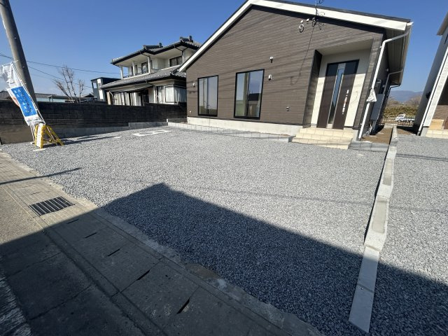 新築　前橋市粕川町新屋第2　クレイドルガーデン　1号棟の駐車場|現地写真　駐車スペースは並列3台分可能です！
